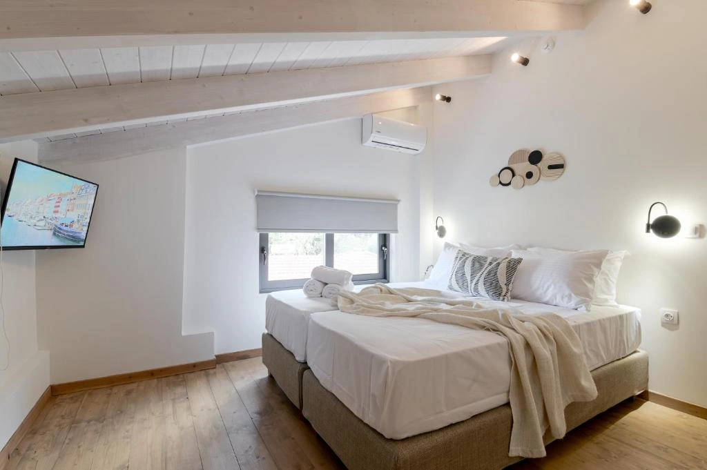 Suite 6 - Gallery 12